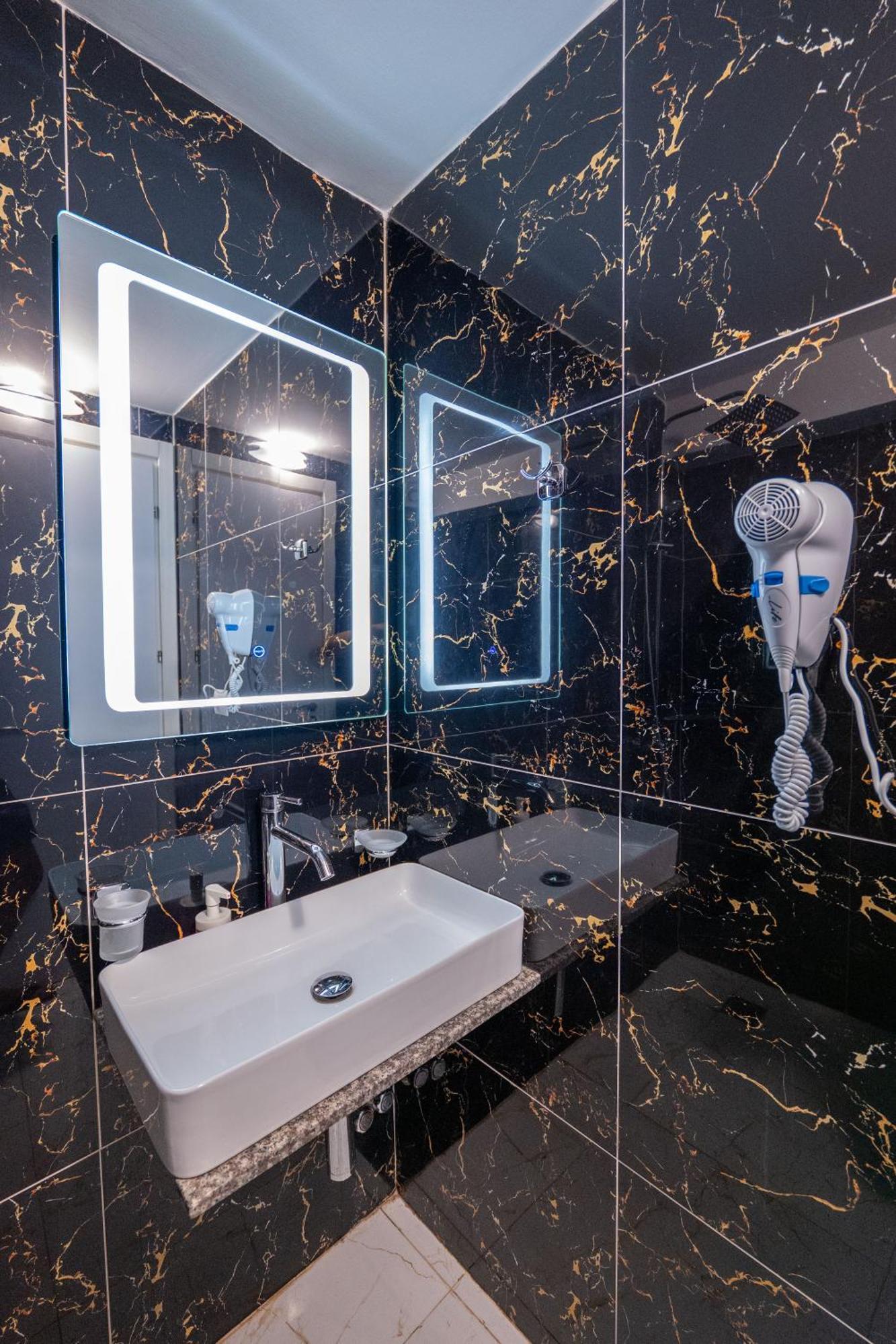 Hotel Elite Sarandë Buitenkant foto